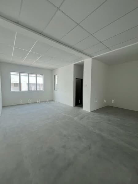 Shop for Rent in Puncak Alam (Selangor) - Rohana Ishak - Interior - PropertyGuru.com.my