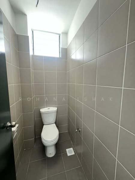 Shop for Rent in Puncak Alam (Selangor) - Rohana Ishak - Bathroom - PropertyGuru.com.my