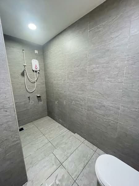 Service Residence for Sale at Woodsbury Suites - Oh Kean Li - Bathroom - PropertyGuru.com.my