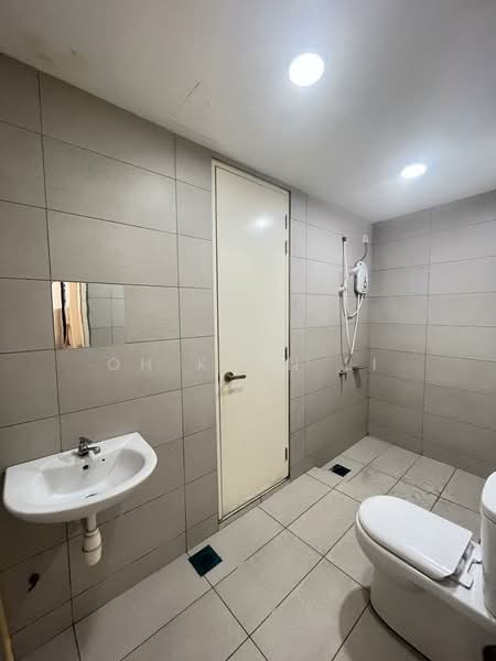Service Residence for Sale at Woodsbury Suites - Oh Kean Li - Bathroom - PropertyGuru.com.my