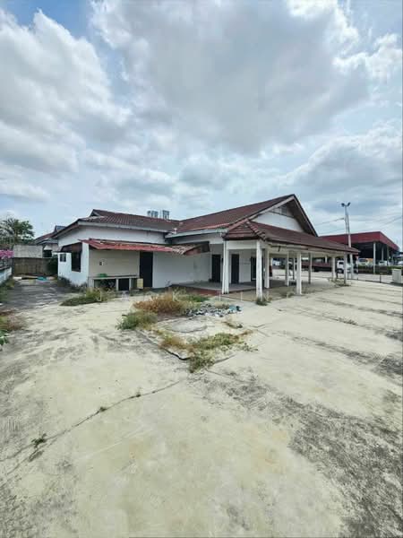 Commercial Bungalow for Rent in Taman Kebun Teh (Johor Bahru) - Jack Ting - Exterior - PropertyGuru.com.my