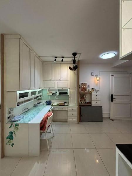 Pangsapuri untuk Dijual di Molek Pine 4 - Vic Lim - Study - PropertyGuru.com.my
