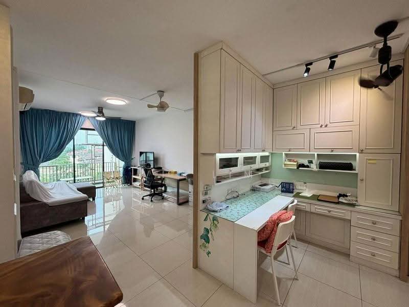 Pangsapuri untuk Dijual di Molek Pine 4 - Vic Lim - Living Room - PropertyGuru.com.my