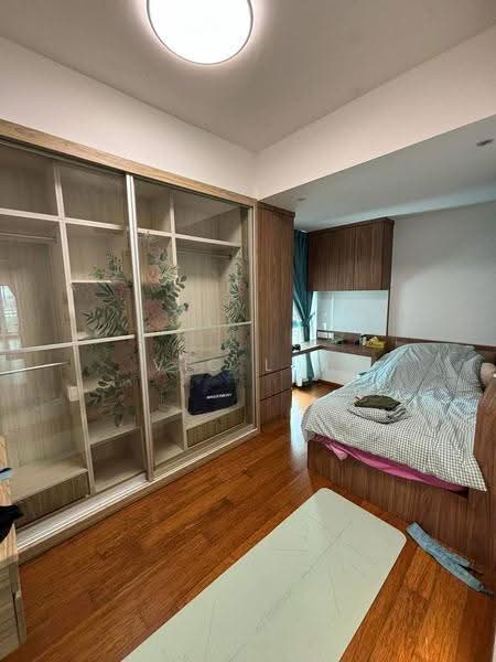 Pangsapuri untuk Dijual di Molek Pine 4 - Vic Lim - Bedroom - PropertyGuru.com.my