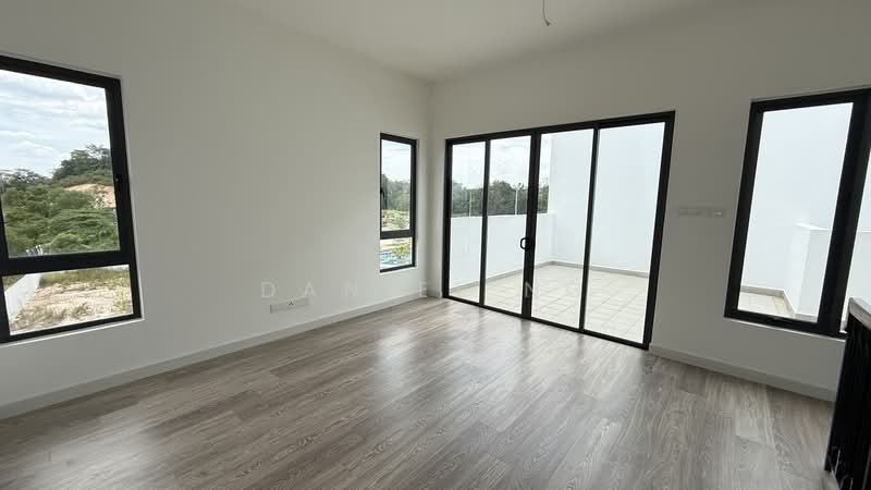 Rumah Kluster untuk Dijual di Abadi Heights (Puchong) - Daniel Ng - Balcony - PropertyGuru.com.my