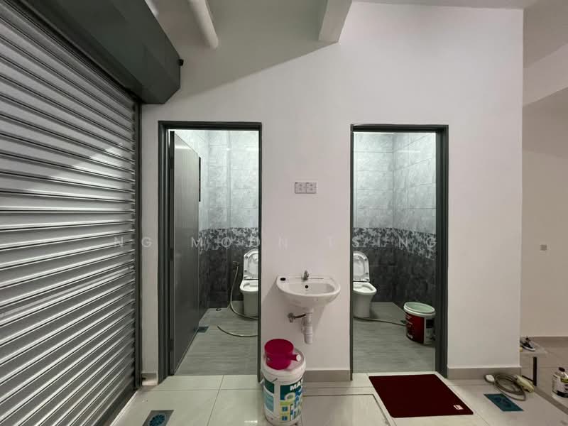 Shop / Office for Rent in Rawang (Selangor) - Ng Moon Tsing - Bathroom - PropertyGuru.com.my