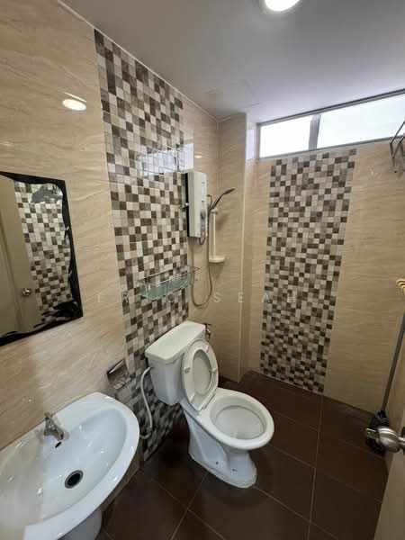 Apartment for Rent at Lake View Suites - Eric Seah - Bathroom - PropertyGuru.com.my