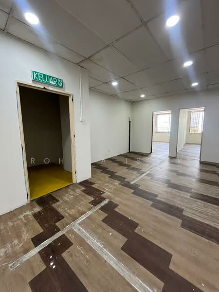 Shop for Rent in Puncak Alam (Selangor) - Rohana Ishak - Interior - PropertyGuru.com.my