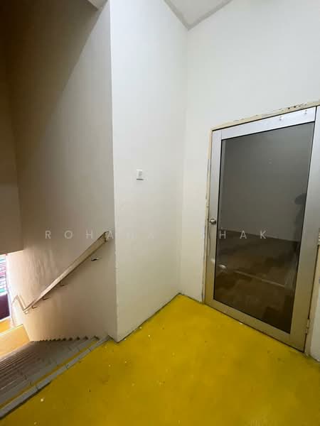 Shop for Rent in Puncak Alam (Selangor) - Rohana Ishak - Corridor - PropertyGuru.com.my