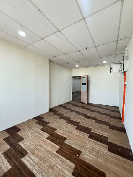 Shop for Rent in Puncak Alam (Selangor) - Rohana Ishak - Interior - PropertyGuru.com.my