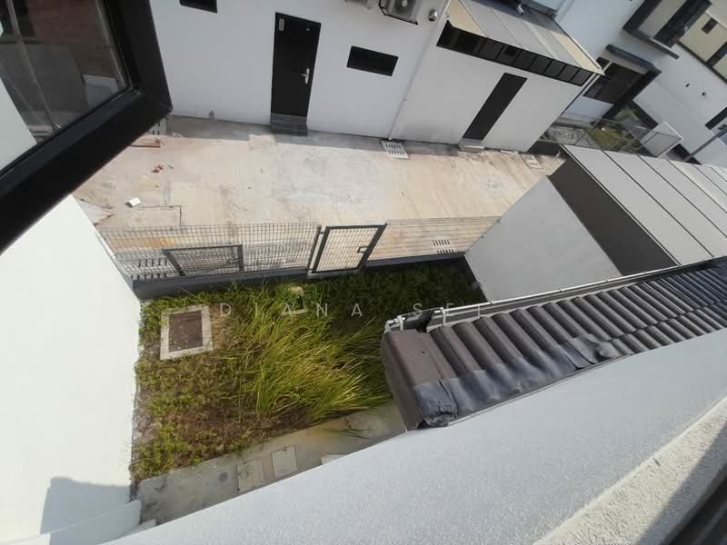 2-storey Terraced House for Rent in Bandar Bukit Raja (Klang) - Diana See - Back Yard - PropertyGuru.com.my