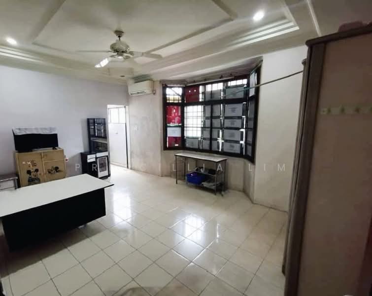 Bungalow for Sale in Taman Majidee (Johor Bahru) - Priscillia Lim - Bedroom  - PropertyGuru.com.my