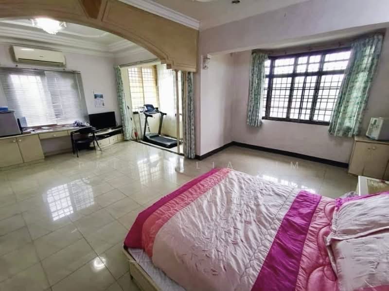 Bungalow for Sale in Taman Majidee (Johor Bahru) - Priscillia Lim - Bedroom - PropertyGuru.com.my