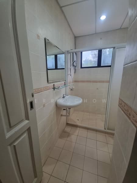 Golf Vista Resort Homes untuk Untuk Disewa - RM 1,950 /bulan, Mac 2026 - Bathroom - PropertyGuru.com.my