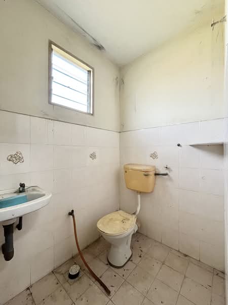 Taman Batang Padang, Bidor | Double Storey Terrace untuk Untuk Dijual - RM 130,000, Mac 2026 - Bathroom - PropertyGuru.com.my