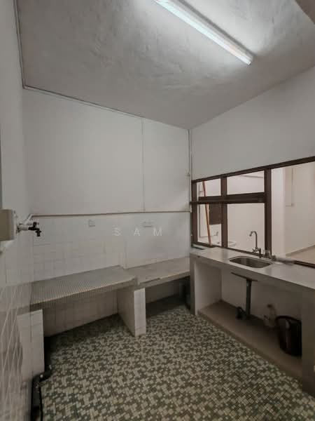 Taman Ipoh Single Storey Terrace untuk Untuk Disewa - RM 850 /bulan, Mac 2026 - Kitchen - PropertyGuru.com.my