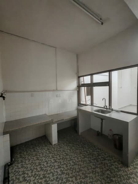 Taman Ipoh Single Storey Terrace untuk Untuk Disewa - RM 850 /bulan, Mac 2026 - Kitchen - PropertyGuru.com.my