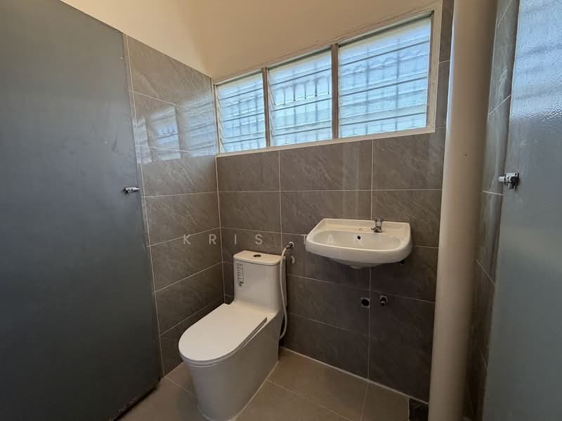 Taman Suria Jaya untuk Untuk Disewa - RM 2,500 /bulan, Mac 2026 - Bathroom - PropertyGuru.com.my