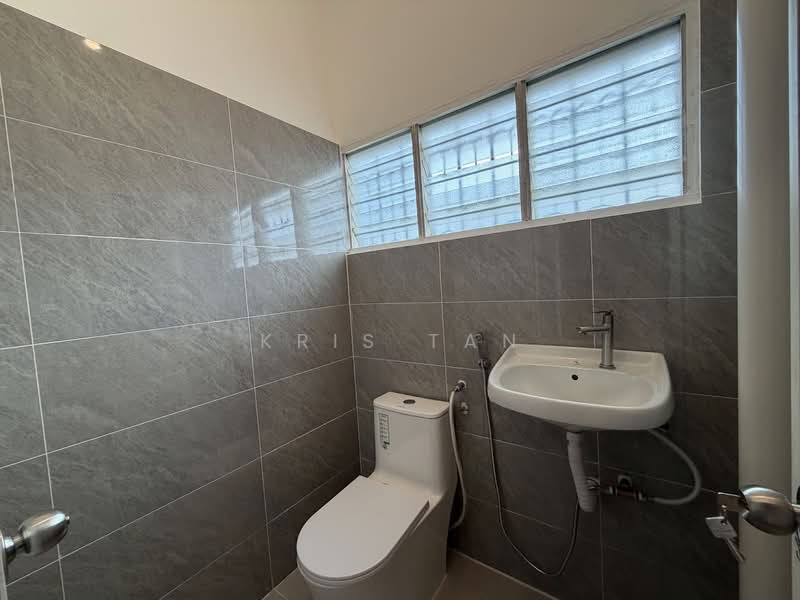 Rumah Teres 2 Tingkat untuk Disewa di Cheras (Selangor) - Kris Tan - Bathroom - PropertyGuru.com.my
