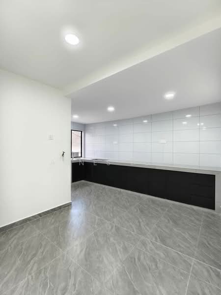 Taman Skudai Baru @ Jalan Hang Lekiu / Taman Ungku Tun Aminah/ Sutera Utama/ Perling/ Bukit Indah untuk Untuk Dijual - RM 558,000, Mac 2026 - Kitchen - PropertyGuru.com.my