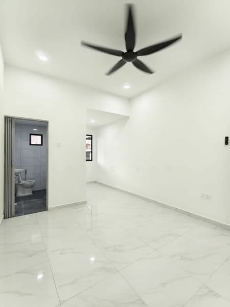 Taman Skudai Baru @ Jalan Hang Lekiu / Taman Ungku Tun Aminah/ Sutera Utama/ Perling/ Bukit Indah untuk Untuk Dijual - RM 558,000, Mac 2026 - Bathroom - PropertyGuru.com.my