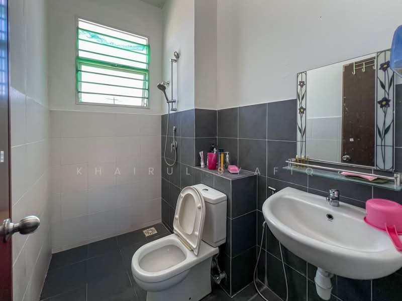 Meranti @ Bandar Hillpark Puncak Alam untuk Untuk Disewa - RM 1,900 /bulan, Mac 2026 - Bathroom - PropertyGuru.com.my