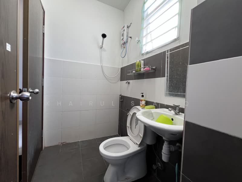 Meranti @ Bandar Hillpark Puncak Alam untuk Untuk Disewa - RM 1,900 /bulan, Mac 2026 - Bathroom - PropertyGuru.com.my
