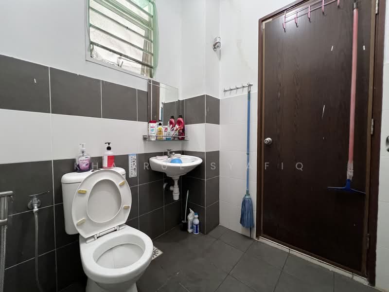 Meranti @ Bandar Hillpark Puncak Alam untuk Untuk Disewa - RM 1,900 /bulan, Mac 2026 - Bathroom - PropertyGuru.com.my