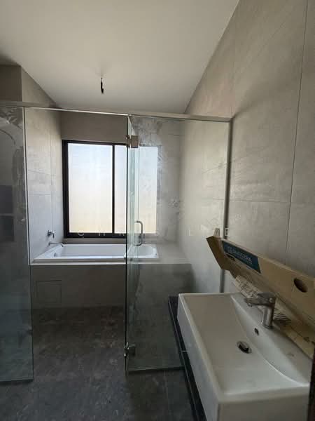 Rumah Berkembar untuk Dijual di Eco Sanctuary (Telok Panglima Garang) - Chris Lee - Bathroom - PropertyGuru.com.my