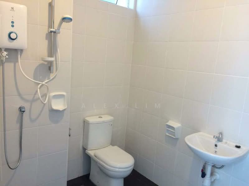 Service Residence for Rent at THE SENAI GARDEN (PANGSAPURI IMPIAN SENAI) - Alex Lim - Bathroom - PropertyGuru.com.my