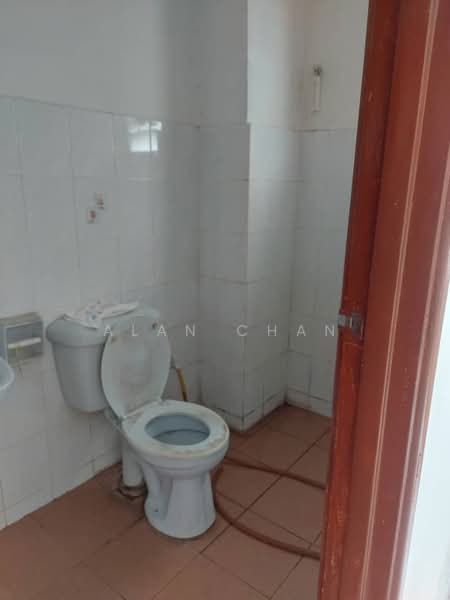 Apartment for Rent at Pangsapuri Sri Alpinia - Alan Chan - Bathroom - PropertyGuru.com.my