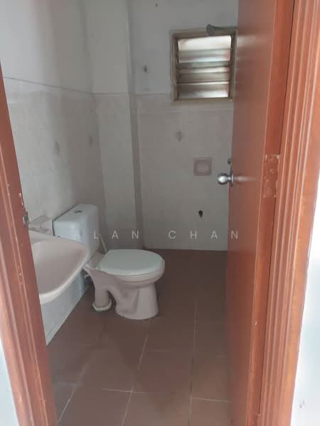 Apartment for Rent at Pangsapuri Sri Alpinia - Alan Chan - Bathroom - PropertyGuru.com.my