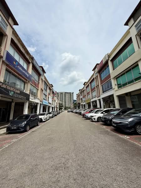 ROI 5%, 3 Storey Shoplot @ Taman Austin Perdana untuk Untuk Dijual - RM 1,600,000, Mac 2026 - PropertyGuru.com.my