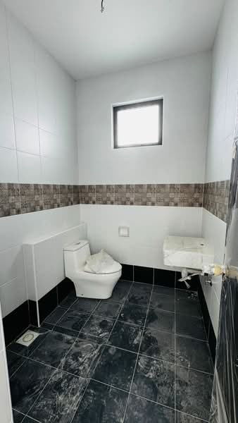 Rumah Teres 2 Tingkat untuk Dijual di Taman Austin Duta (Tebrau) - Danny See - Bathroom - PropertyGuru.com.my