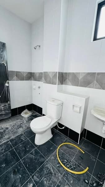 Rumah Teres 2 Tingkat untuk Dijual di Taman Austin Duta (Tebrau) - Danny See - Bathroom - PropertyGuru.com.my