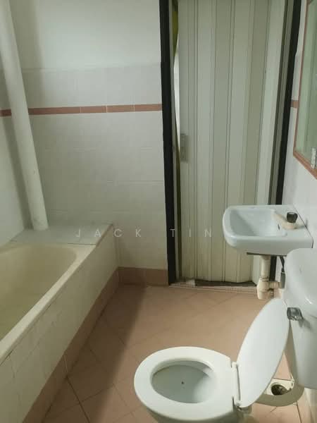 Taman Pulai Utama untuk Untuk Dijual - RM 680,000, Mac 2026 - Bathroom - PropertyGuru.com.my