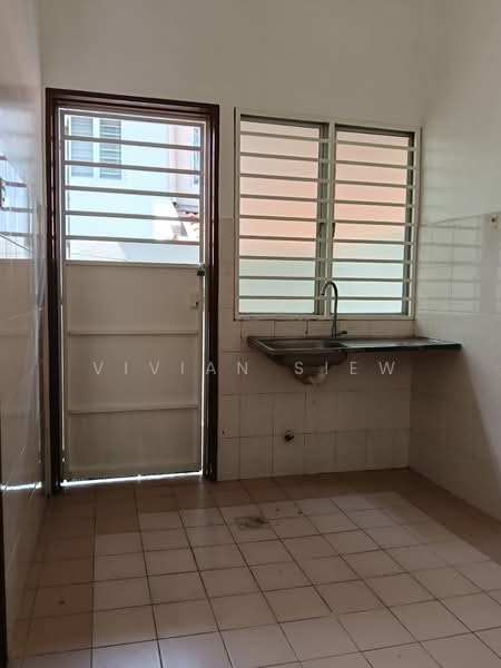2-storey Terraced House for Sale in Denai Alam (Shah Alam) - Vivian Siew - Kitchen - PropertyGuru.com.my