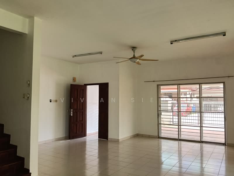 2-storey Terraced House for Sale in Denai Alam (Shah Alam) - Vivian Siew - Living Room - PropertyGuru.com.my