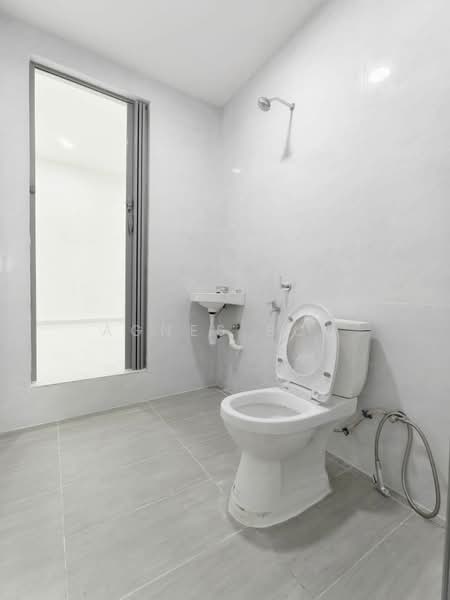 Taman Abad @ Jalan Wijaya / Taman Century/ Taman Melodies/ Taman Pelangi/ Taman Sentosa/ Southkey untuk Untuk Dijual - RM 838,000, Mac 2026 - Bathroom - PropertyGuru.com.my