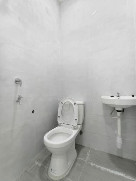 Taman Abad @ Jalan Wijaya / Taman Century/ Taman Melodies/ Taman Pelangi/ Taman Sentosa/ Southkey untuk Untuk Dijual - RM 838,000, Mac 2026 - Bathroom - PropertyGuru.com.my