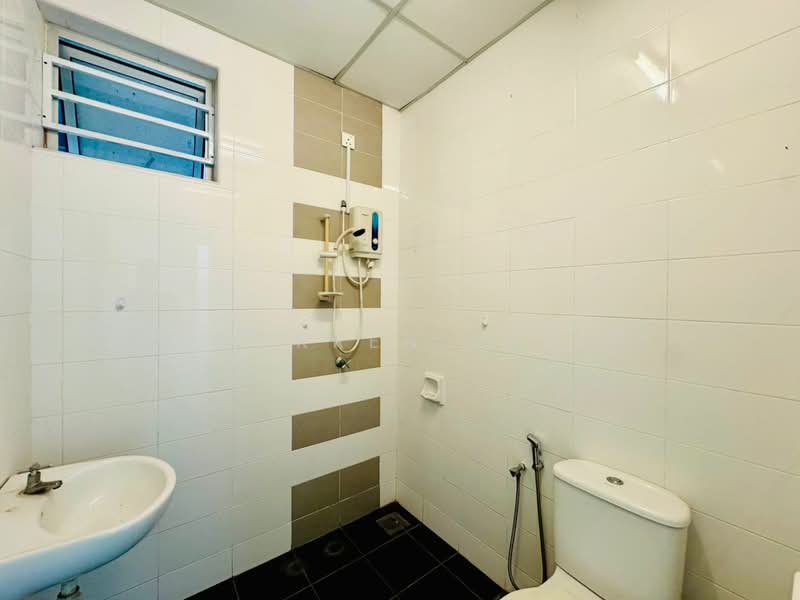Condominium for Sale at Boulevard Condominium (BLVD) - Darren Lau - Bathroom - PropertyGuru.com.my