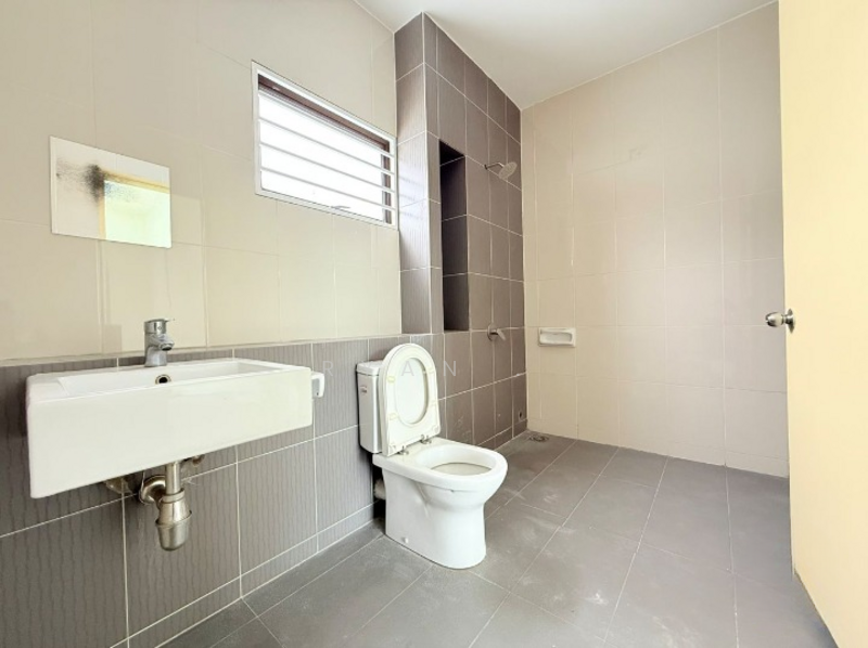 2.5-storey Terraced House for Sale in Setia Alam (Selangor) - Ryan . - Bathroom - PropertyGuru.com.my