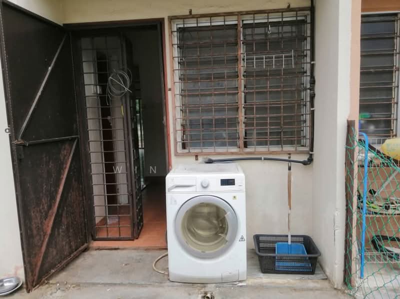 2-storey Terraced House for Sale in Bandar Putra Permai (Seri Kembangan) - Winnie Lim - Exterior - PropertyGuru.com.my