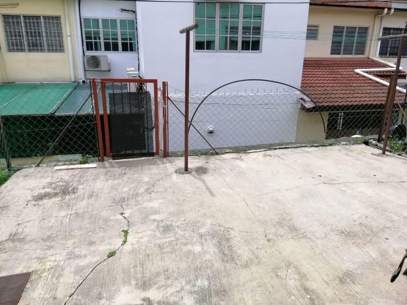 2-storey Terraced House for Sale in Bandar Putra Permai (Seri Kembangan) - Winnie Lim - Exterior - PropertyGuru.com.my