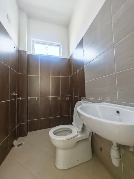 Taman Senawang Perdana untuk Untuk Dijual - RM 690,000, Mac 2026 - Bathroom - PropertyGuru.com.my