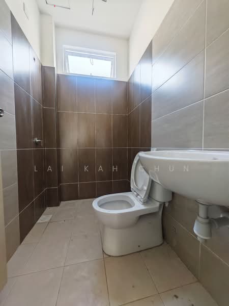 Taman Senawang Perdana untuk Untuk Dijual - RM 690,000, Mac 2026 - Bathroom - PropertyGuru.com.my