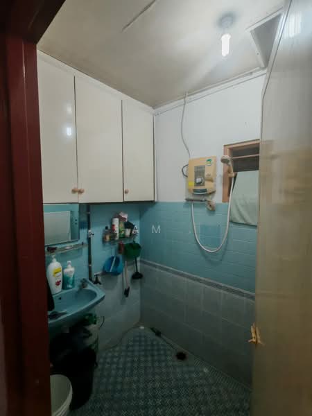 Semi-Detached House for Sale in Taman Lim (Ipoh) - Sam . - Bathroom - PropertyGuru.com.my
