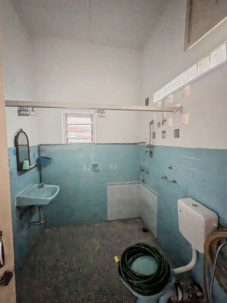 Semi-Detached House for Sale in Taman Lim (Ipoh) - Sam . - Bathroom - PropertyGuru.com.my