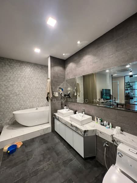 Taman Equine untuk Untuk Disewa - RM 30,000 /bulan, Mac 2026 - Bathroom - PropertyGuru.com.my