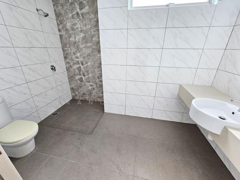 Semi-Detached House for Sale in Taman 1080 Residence (Kajang) - Francis Thee - Bathroom - PropertyGuru.com.my